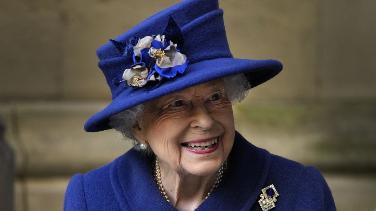 Britská královna se kvůli zdraví nezúčastní piety za padlé vojáky